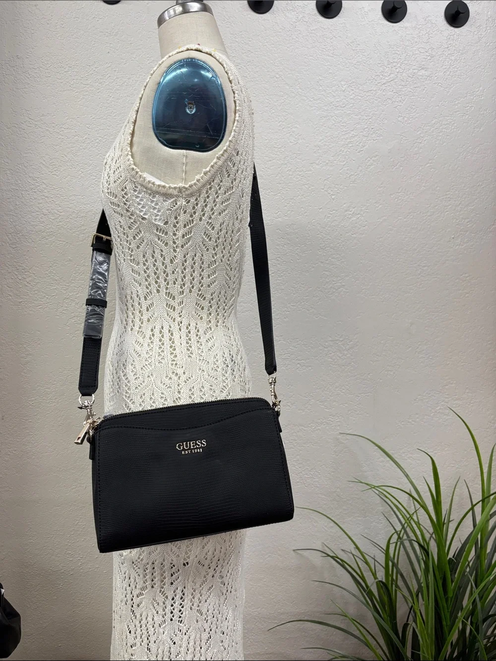 GUESS lyndi Crossbody bag black